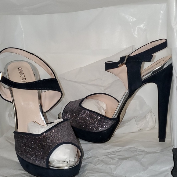 Heels - Picture 4 of 5